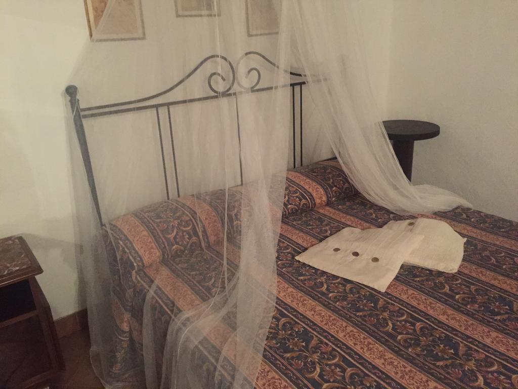 Agriturismo Le Colline Монтескудайо Екстериор снимка